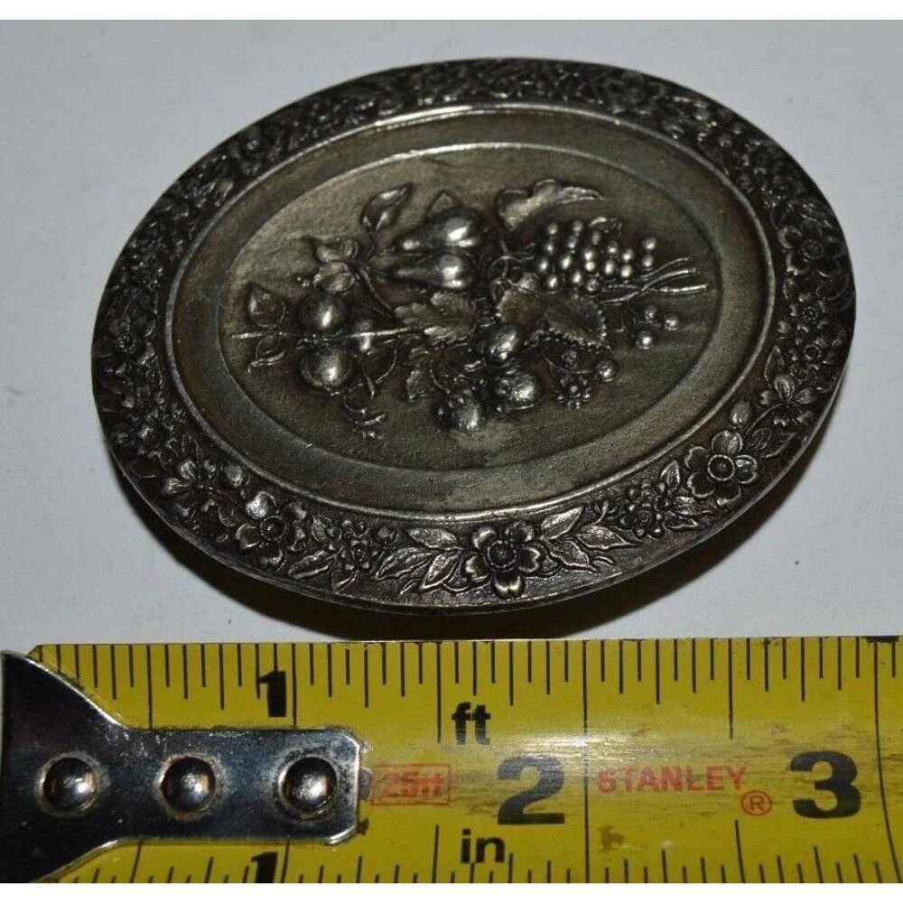 Vintage 1974 Floral Fruit Harvest Grapes Hippie BOHO Pewter Belt Buckle MINTY